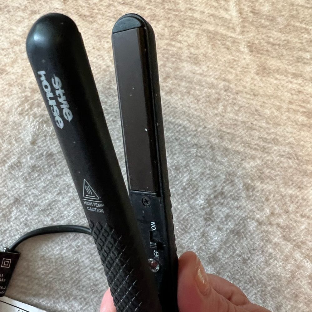 Style House Mini Straightener - Picture 3 of 7